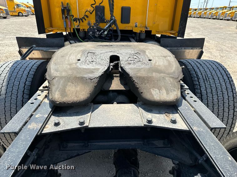 image for item EQ2175 2022 Kenworth  T680 semi truck