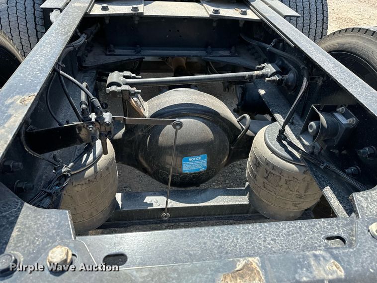 image for item EQ2175 2022 Kenworth  T680 semi truck