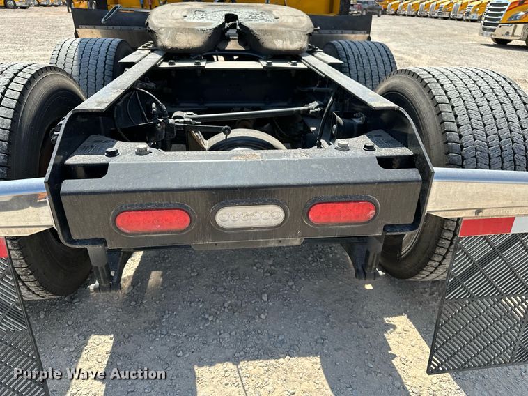 image for item EQ2175 2022 Kenworth  T680 semi truck