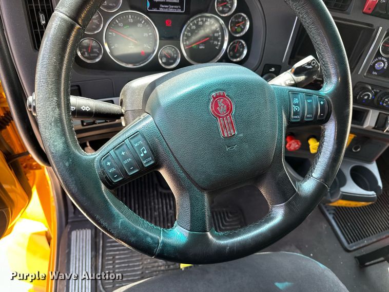 image for item EQ2175 2022 Kenworth  T680 semi truck