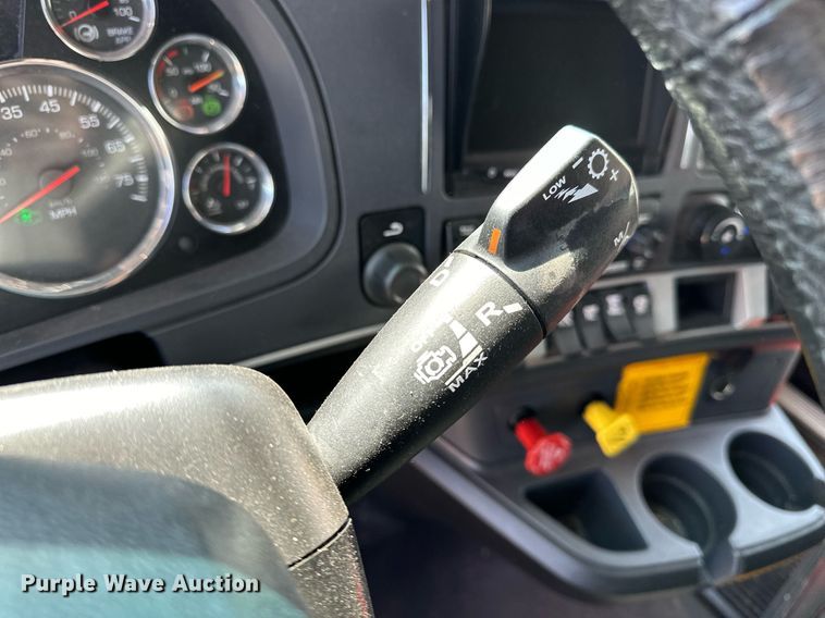 image for item EQ2175 2022 Kenworth  T680 semi truck