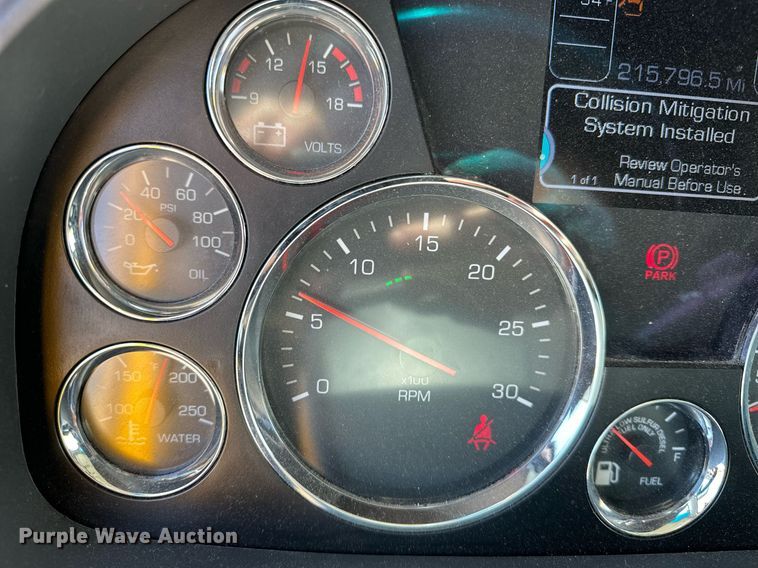 image for item EQ2175 2022 Kenworth  T680 semi truck