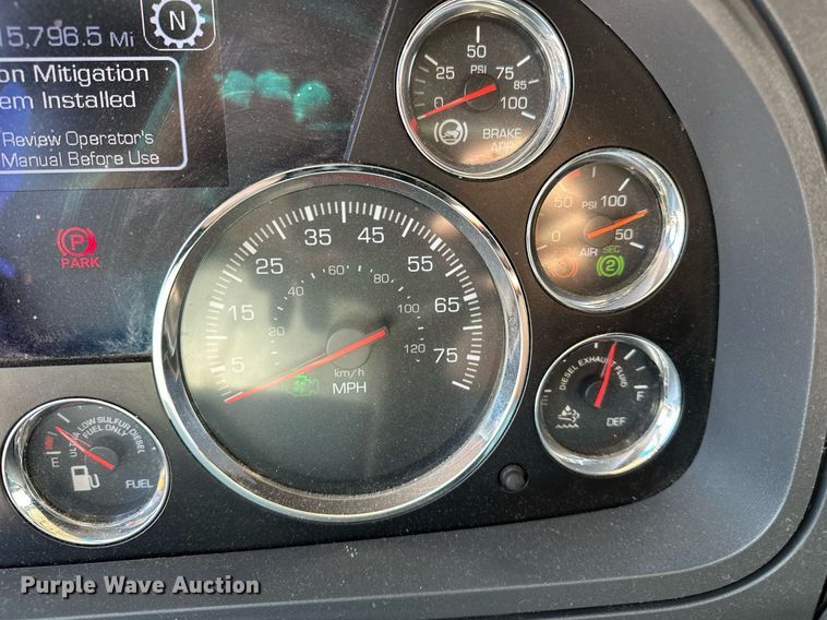 image for item EQ2175 2022 Kenworth  T680 semi truck