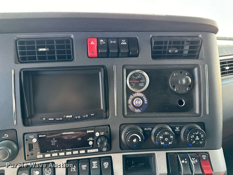 image for item EQ2175 2022 Kenworth  T680 semi truck