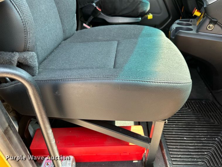 image for item EQ2175 2022 Kenworth  T680 semi truck