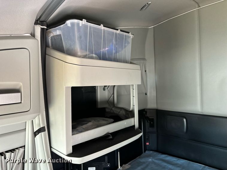 image for item EQ2175 2022 Kenworth  T680 semi truck