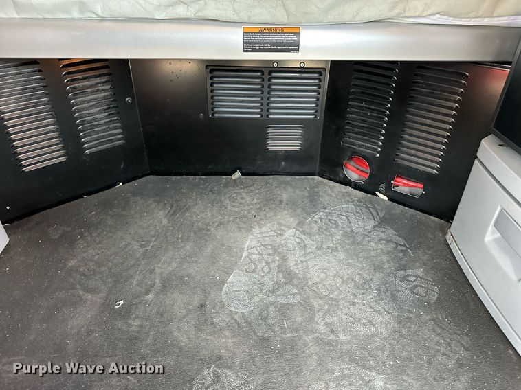 image for item EQ2175 2022 Kenworth  T680 semi truck