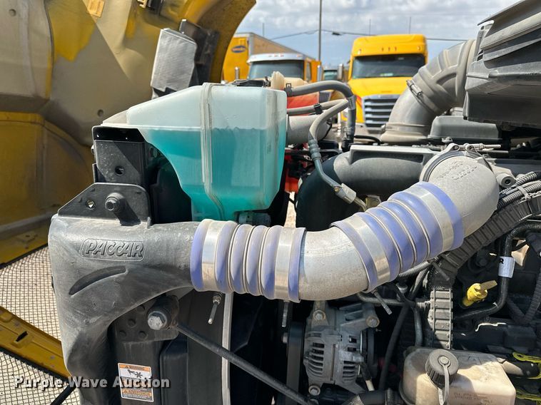 image for item EQ2175 2022 Kenworth  T680 semi truck