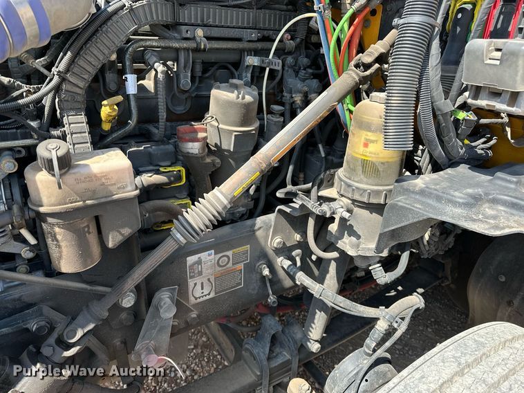 image for item EQ2175 2022 Kenworth  T680 semi truck