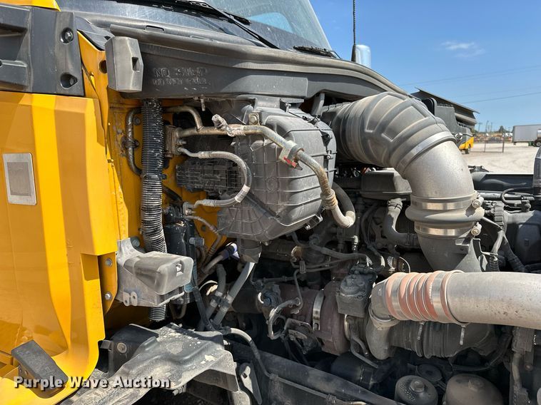 image for item EQ2175 2022 Kenworth  T680 semi truck