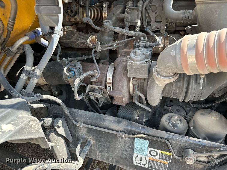 image for item EQ2175 2022 Kenworth  T680 semi truck