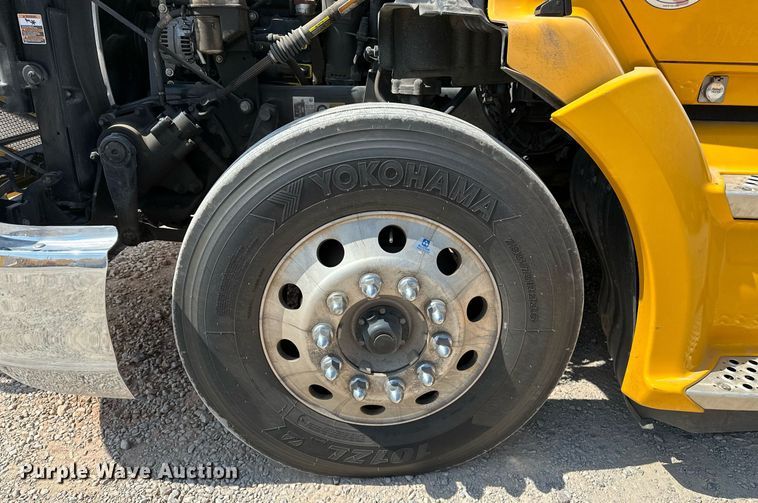 image for item EQ2175 2022 Kenworth  T680 semi truck