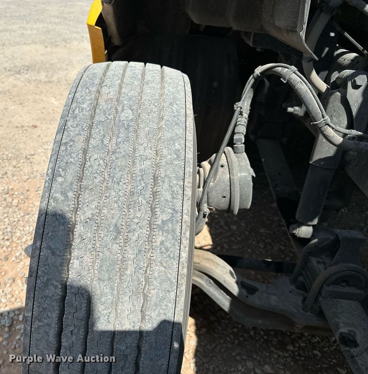 image for item EQ2175 2022 Kenworth  T680 semi truck