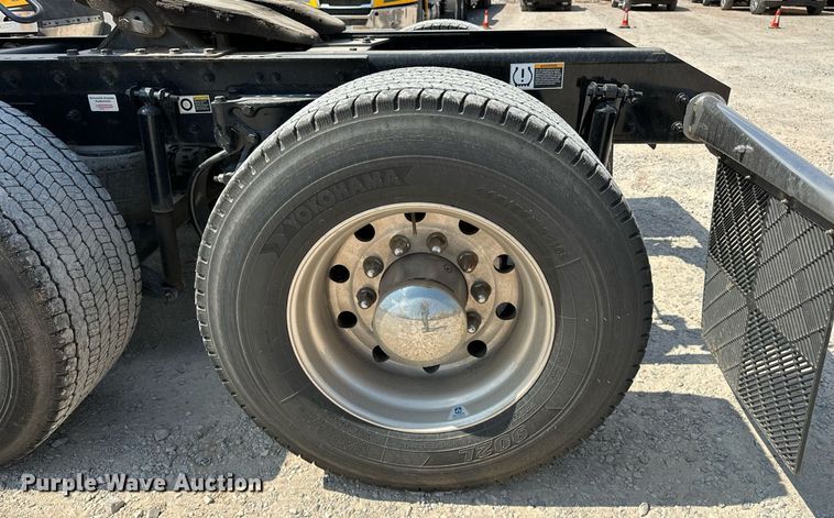 image for item EQ2175 2022 Kenworth  T680 semi truck