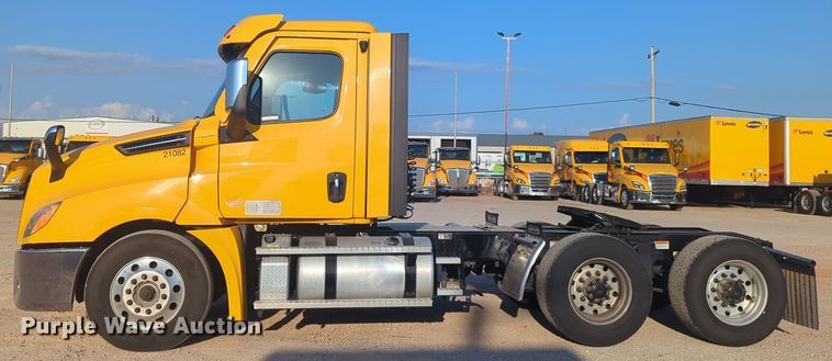 image for item EQ2176 2021 Freightliner  Cascadia 126 semi truck