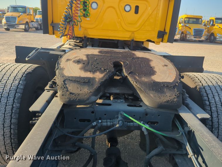 image for item EQ2176 2021 Freightliner  Cascadia 126 semi truck