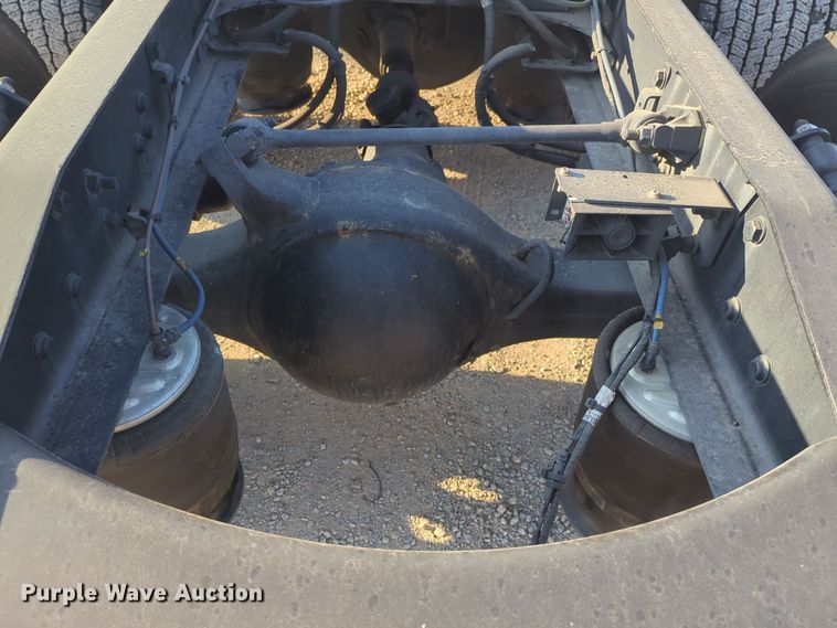 image for item EQ2176 2021 Freightliner  Cascadia 126 semi truck