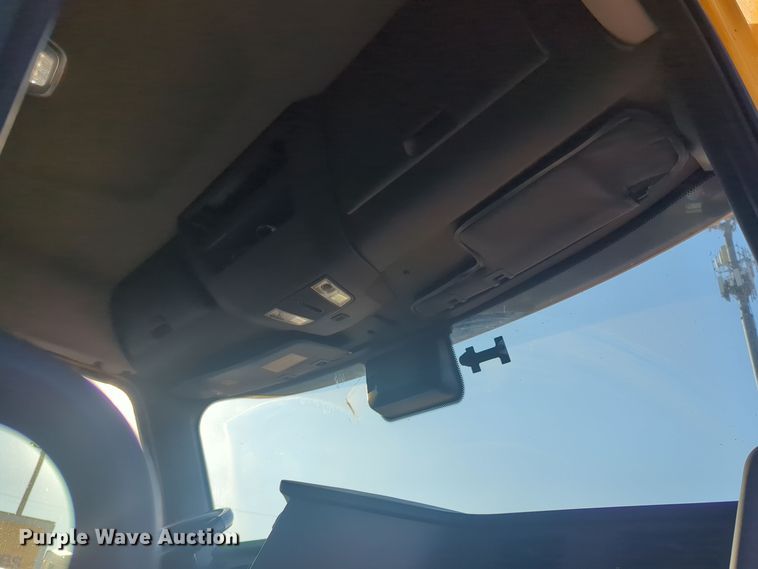 image for item EQ2176 2021 Freightliner  Cascadia 126 semi truck