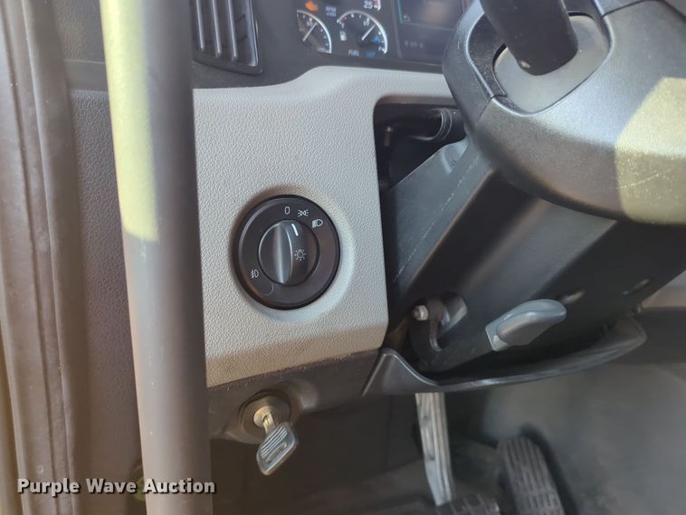 image for item EQ2176 2021 Freightliner  Cascadia 126 semi truck