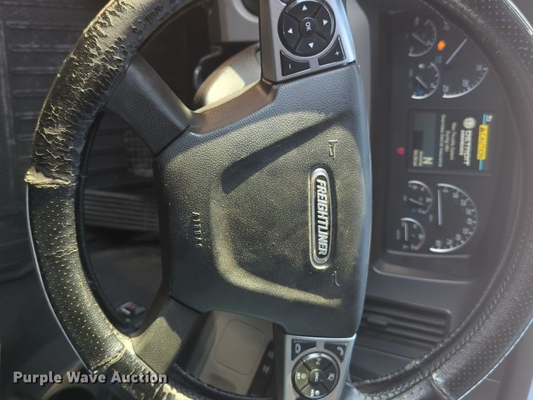 image for item EQ2176 2021 Freightliner  Cascadia 126 semi truck