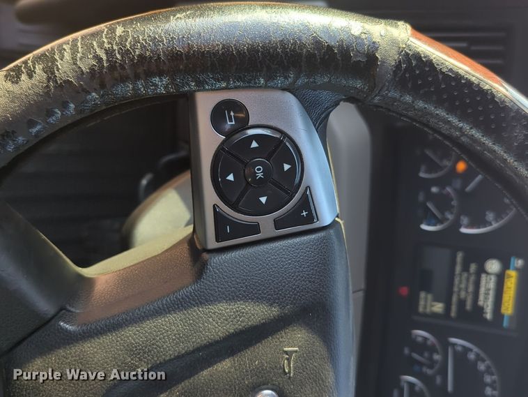 image for item EQ2176 2021 Freightliner  Cascadia 126 semi truck