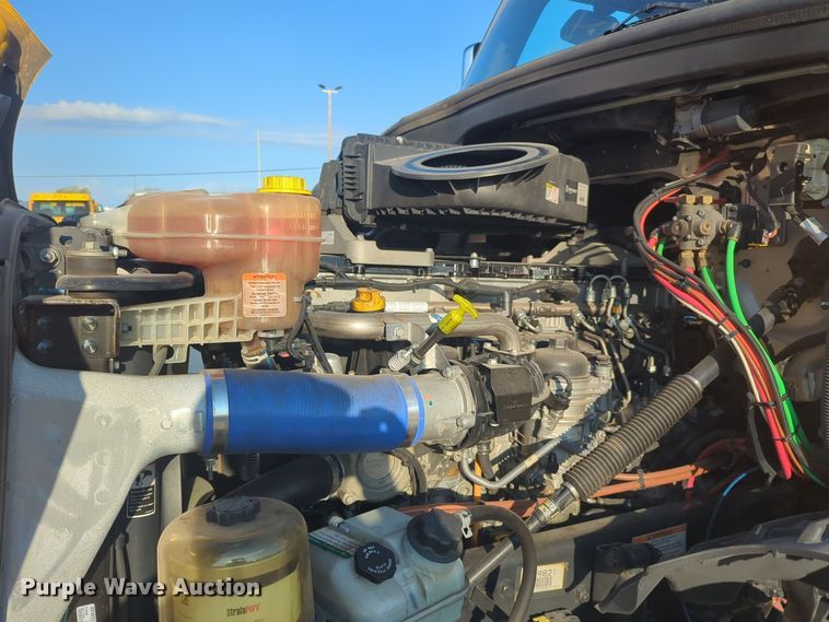 image for item EQ2176 2021 Freightliner  Cascadia 126 semi truck