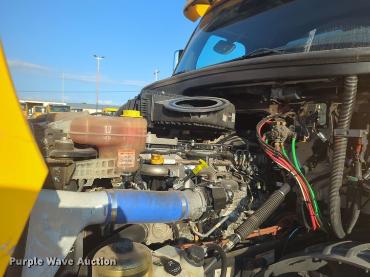 image for item EQ2176 2021 Freightliner  Cascadia 126 semi truck