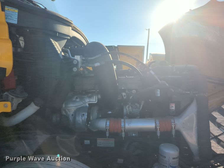 image for item EQ2176 2021 Freightliner  Cascadia 126 semi truck