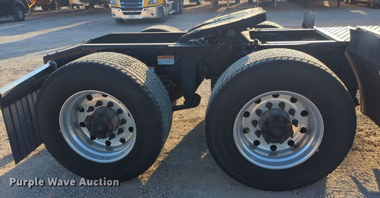 image for item EQ2176 2021 Freightliner  Cascadia 126 semi truck