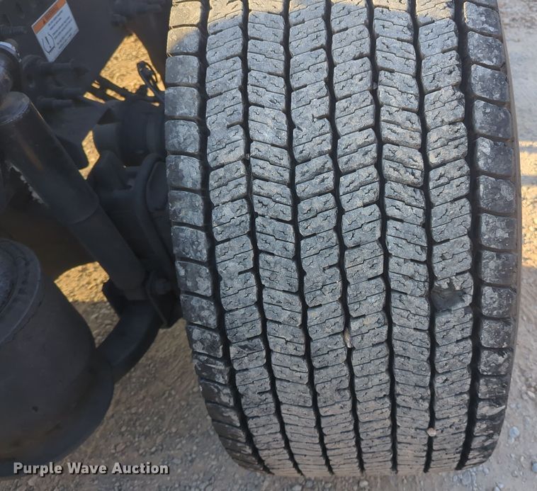 image for item EQ2176 2021 Freightliner  Cascadia 126 semi truck