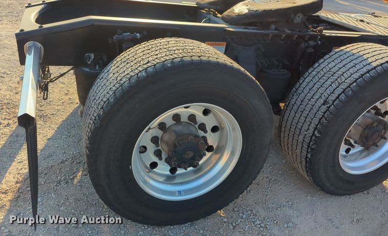 image for item EQ2176 2021 Freightliner  Cascadia 126 semi truck