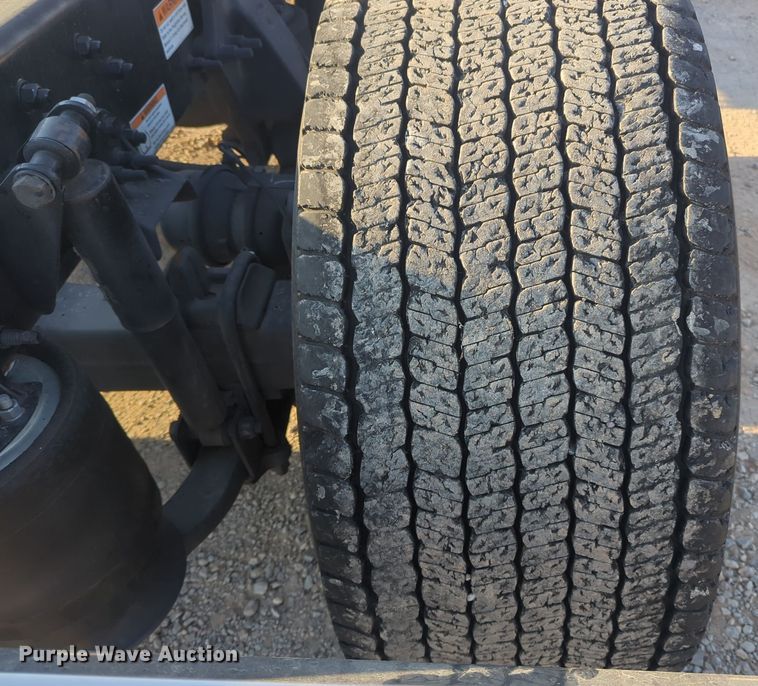 image for item EQ2176 2021 Freightliner  Cascadia 126 semi truck