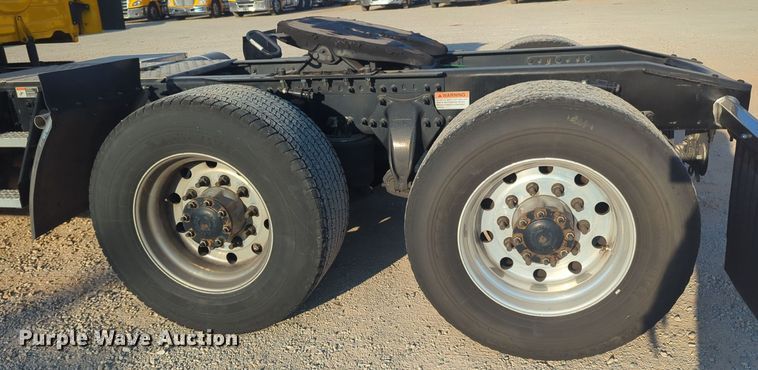 image for item EQ2176 2021 Freightliner  Cascadia 126 semi truck