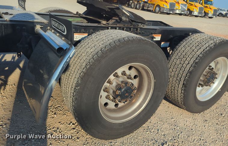 image for item EQ2176 2021 Freightliner  Cascadia 126 semi truck