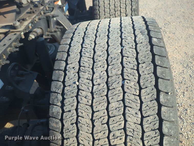 image for item EQ2176 2021 Freightliner  Cascadia 126 semi truck