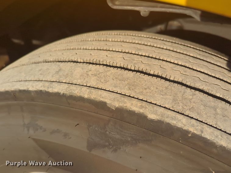 image for item EQ2176 2021 Freightliner  Cascadia 126 semi truck