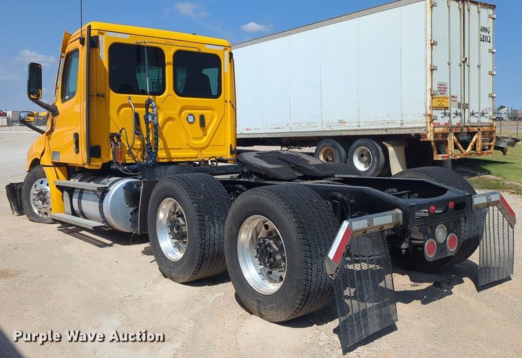 image for item EQ2177 2024 Freightliner  Cascadia 126 semi truck