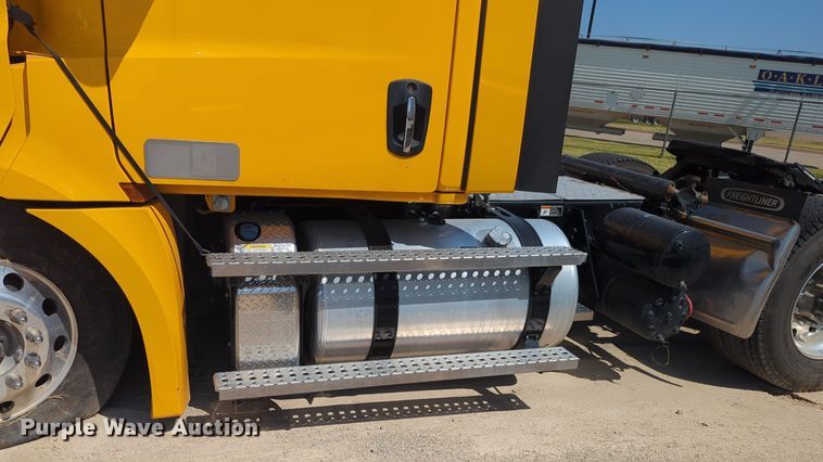 image for item EQ2177 2024 Freightliner  Cascadia 126 semi truck