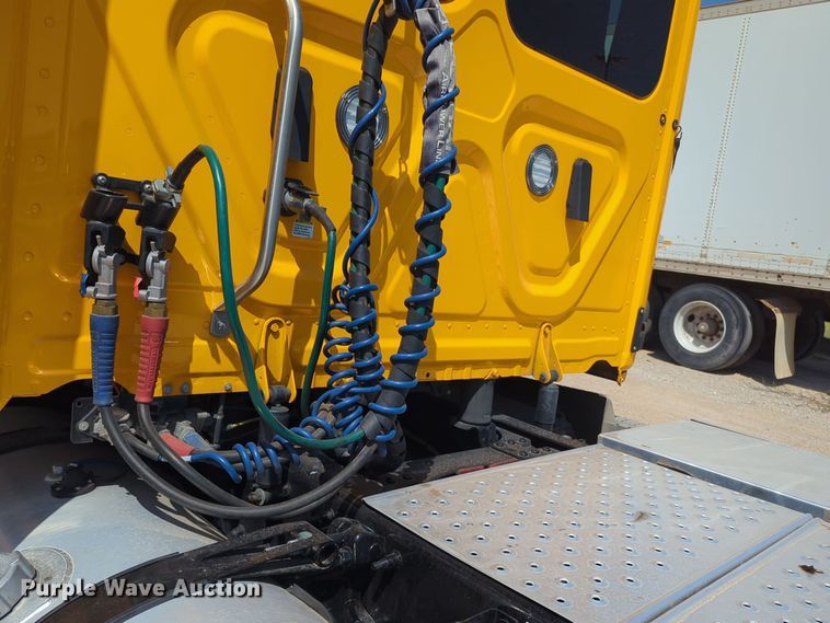 image for item EQ2177 2024 Freightliner  Cascadia 126 semi truck