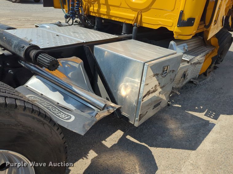 image for item EQ2177 2024 Freightliner  Cascadia 126 semi truck