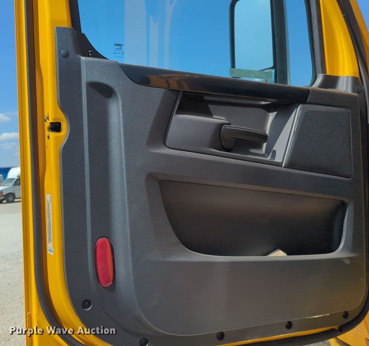 image for item EQ2177 2024 Freightliner  Cascadia 126 semi truck