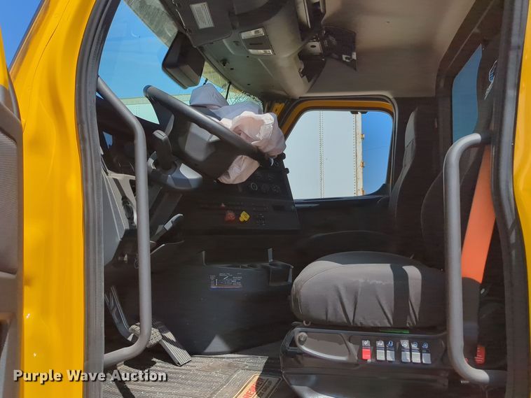 image for item EQ2177 2024 Freightliner  Cascadia 126 semi truck