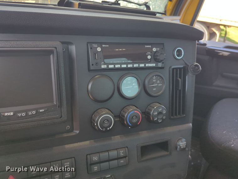 image for item EQ2177 2024 Freightliner  Cascadia 126 semi truck