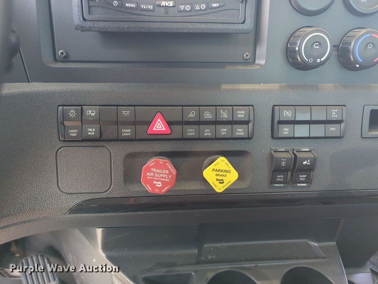 image for item EQ2177 2024 Freightliner  Cascadia 126 semi truck