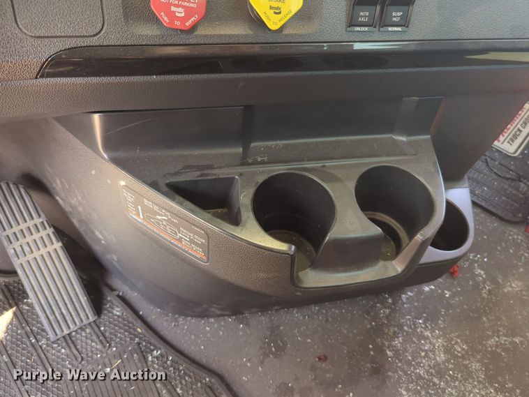 image for item EQ2177 2024 Freightliner  Cascadia 126 semi truck