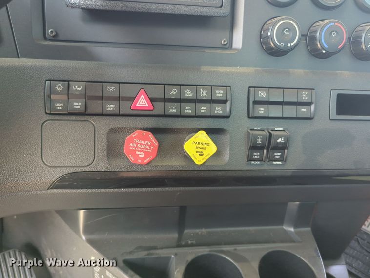 image for item EQ2177 2024 Freightliner  Cascadia 126 semi truck