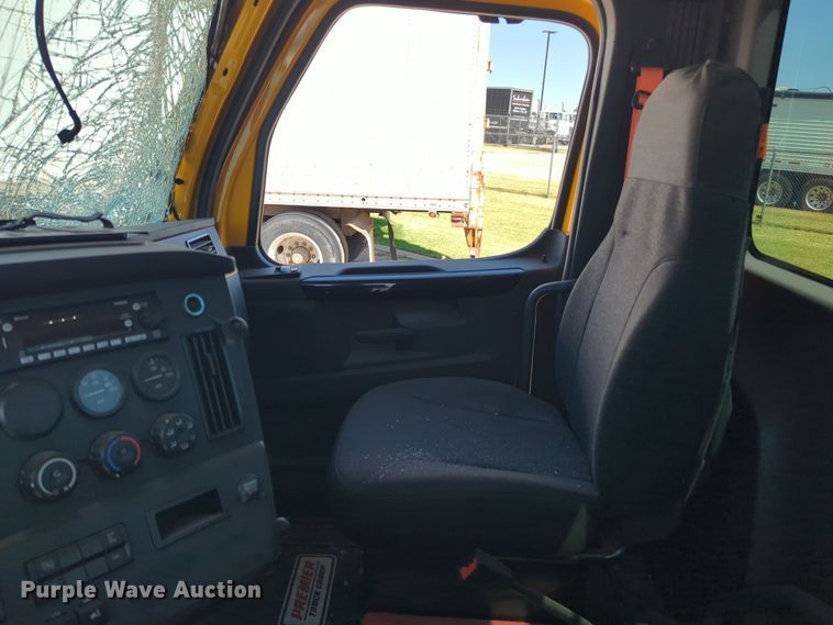 image for item EQ2177 2024 Freightliner  Cascadia 126 semi truck