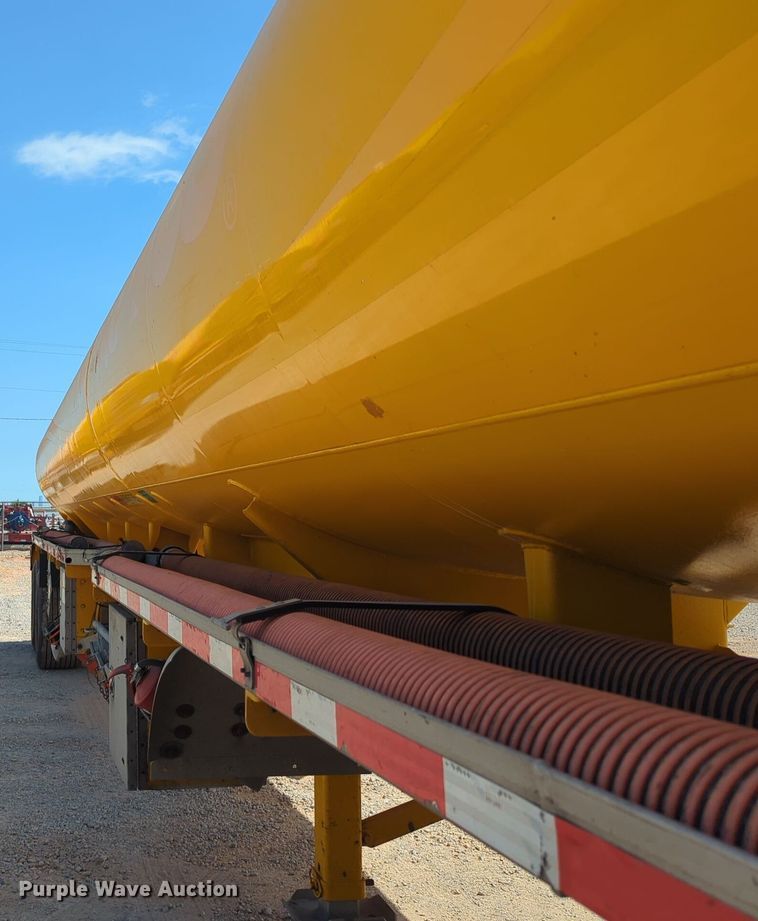 image for item EQ2181 2006 Beall BAST-96-3-SB tank trailer