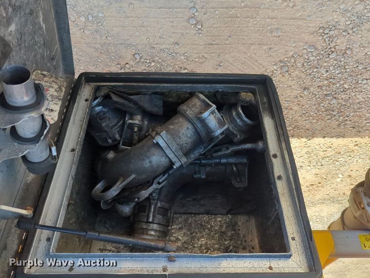 image for item EQ2181 2006 Beall BAST-96-3-SB tank trailer