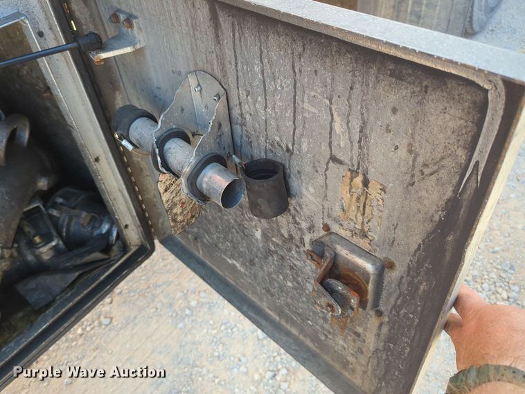 image for item EQ2181 2006 Beall BAST-96-3-SB tank trailer